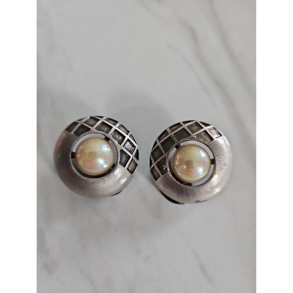 NMR Silver Tone Faux Pearl Textured Clip On Earring
